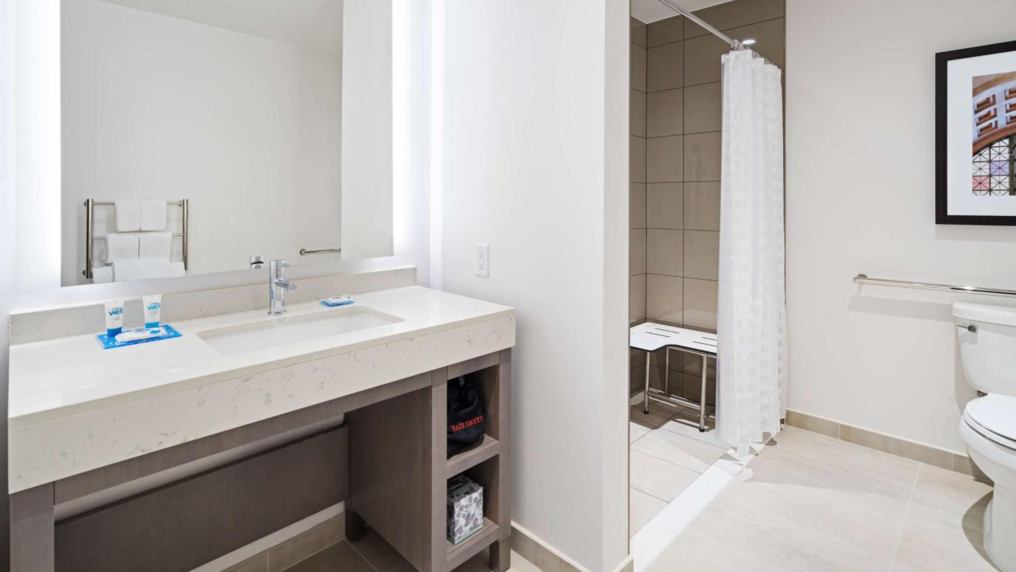 Den King Room with Roll-in Shower - Disability Access,1281736084:JPEG