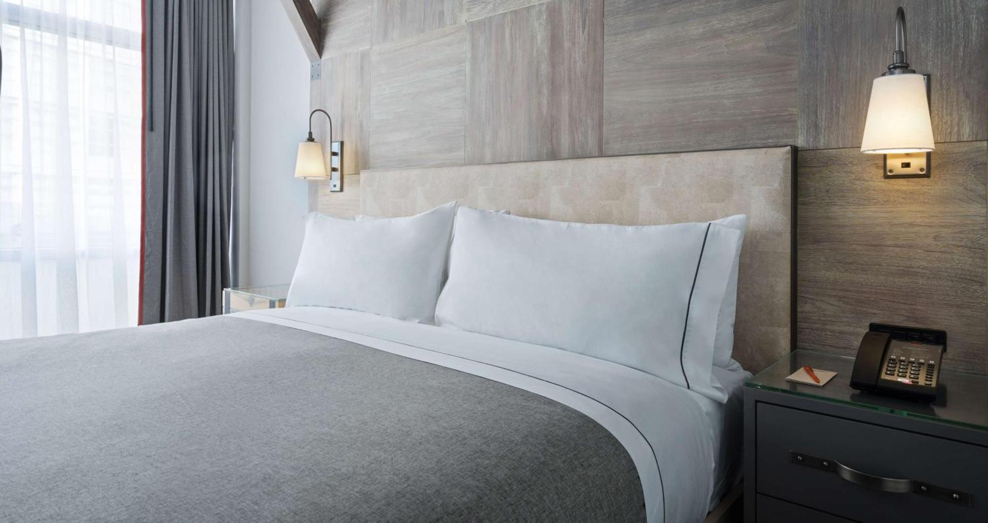 Kamer met Kingsize Bed en Uitzicht op de Stad