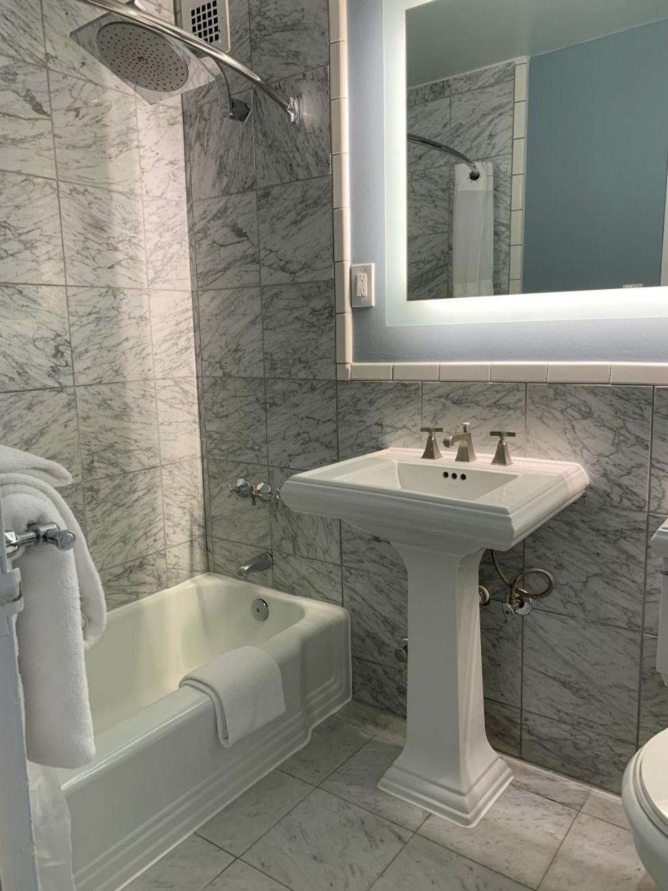 Studio Queen,1597545740:JPEG