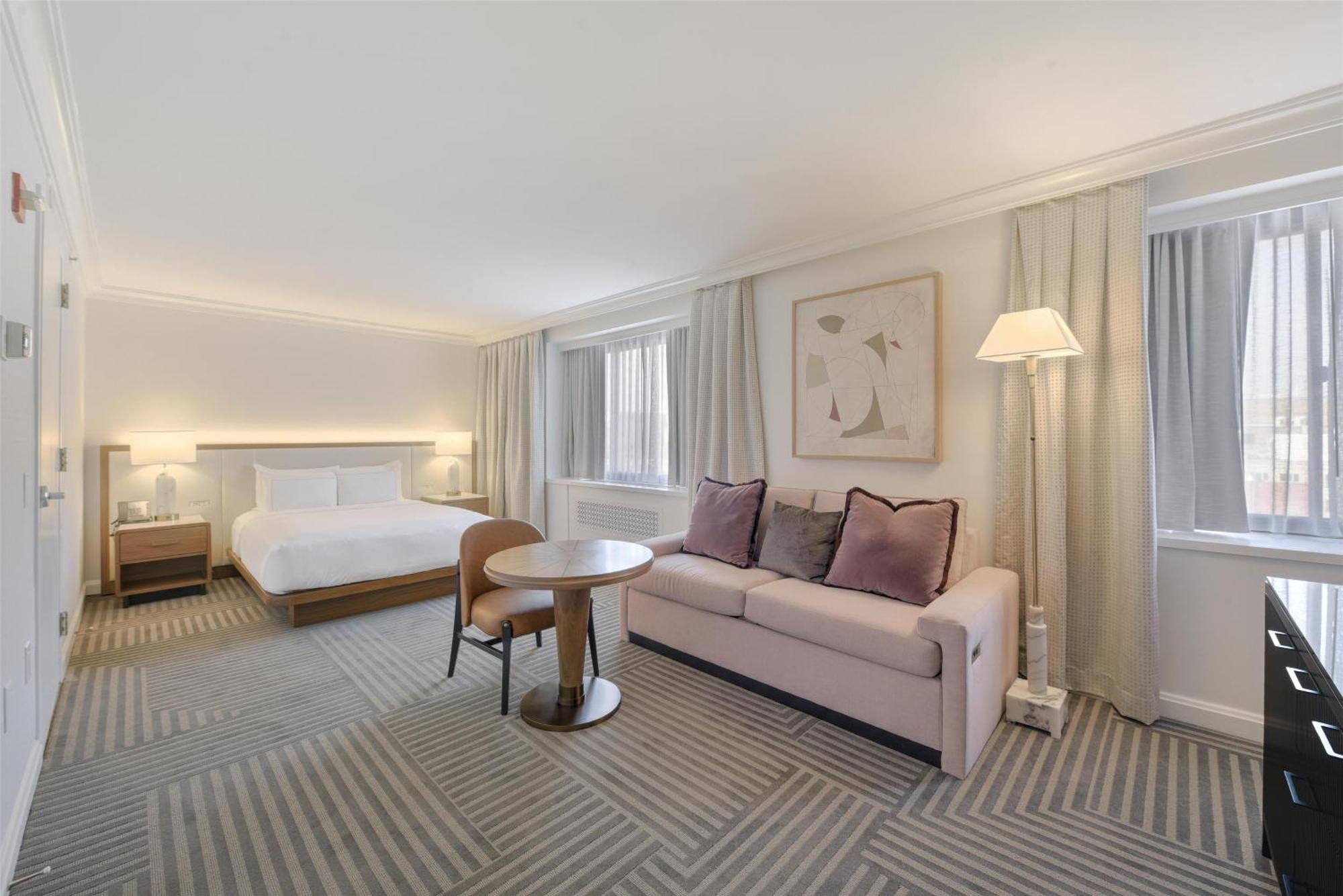 King Room with Bath Tub - Disability Access