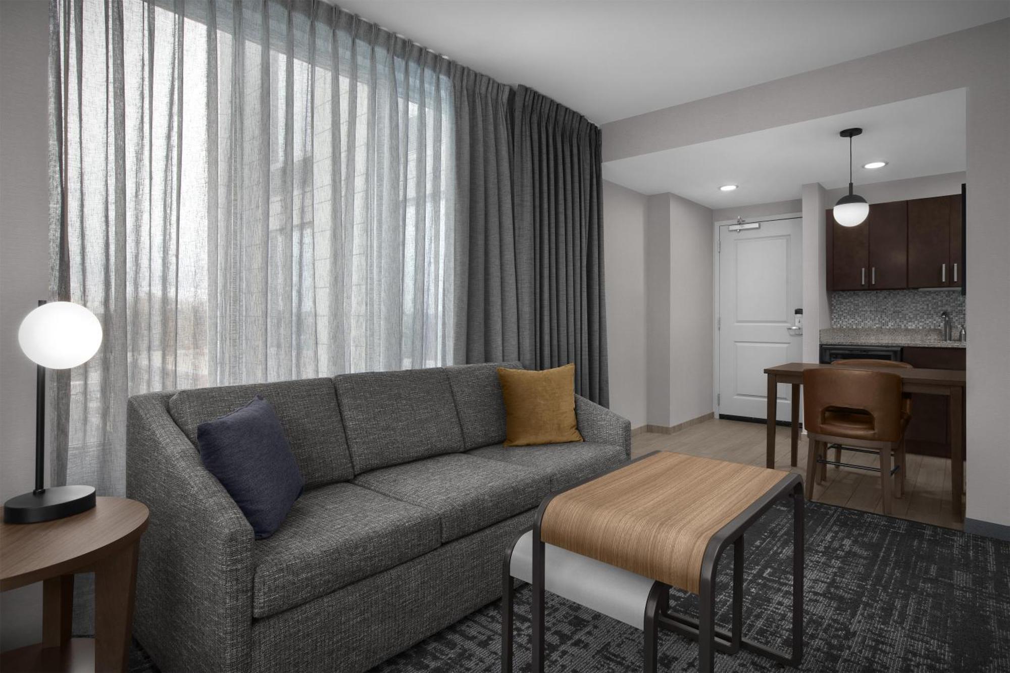 One-Bedroom King Suite - Non-Smoking
