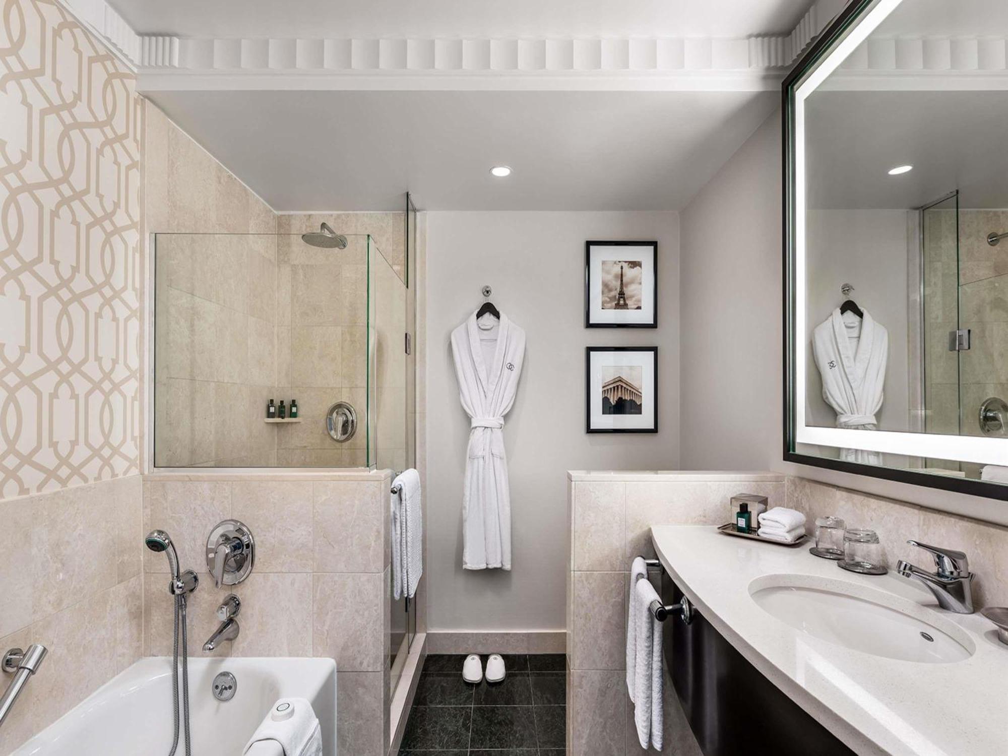 Luxus Zimmer mit Kingsize-Bett