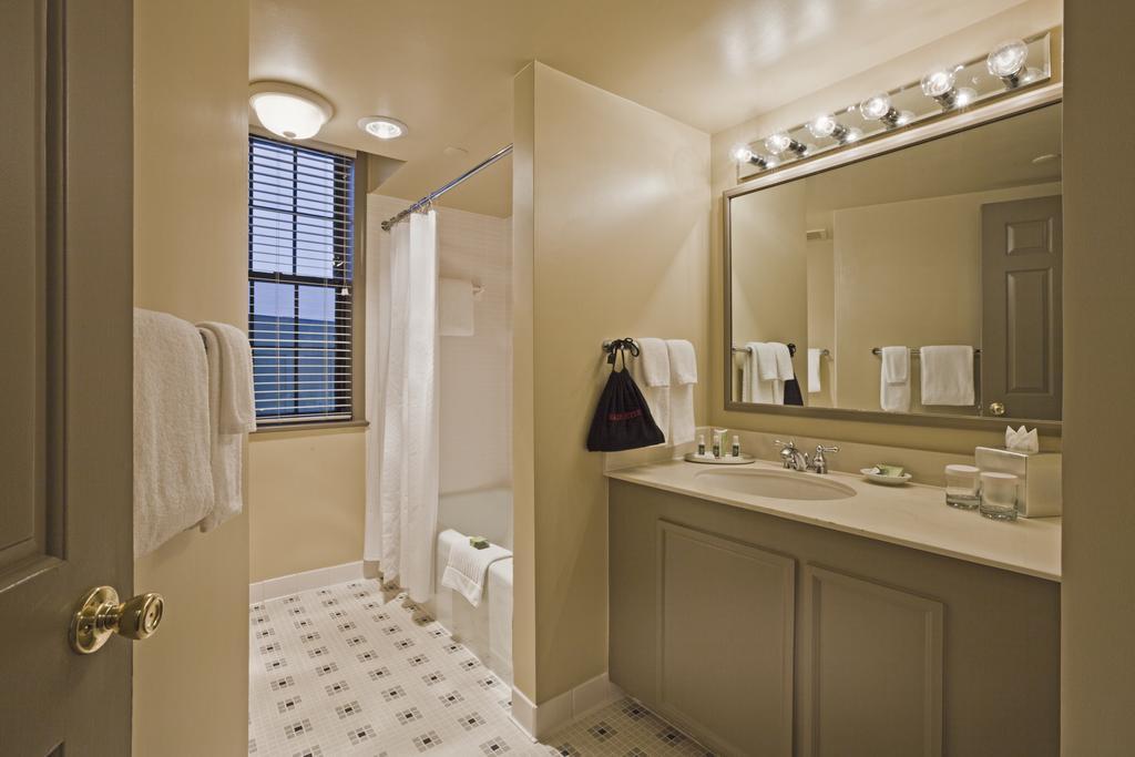 Queen Room,1102917000:JPEG