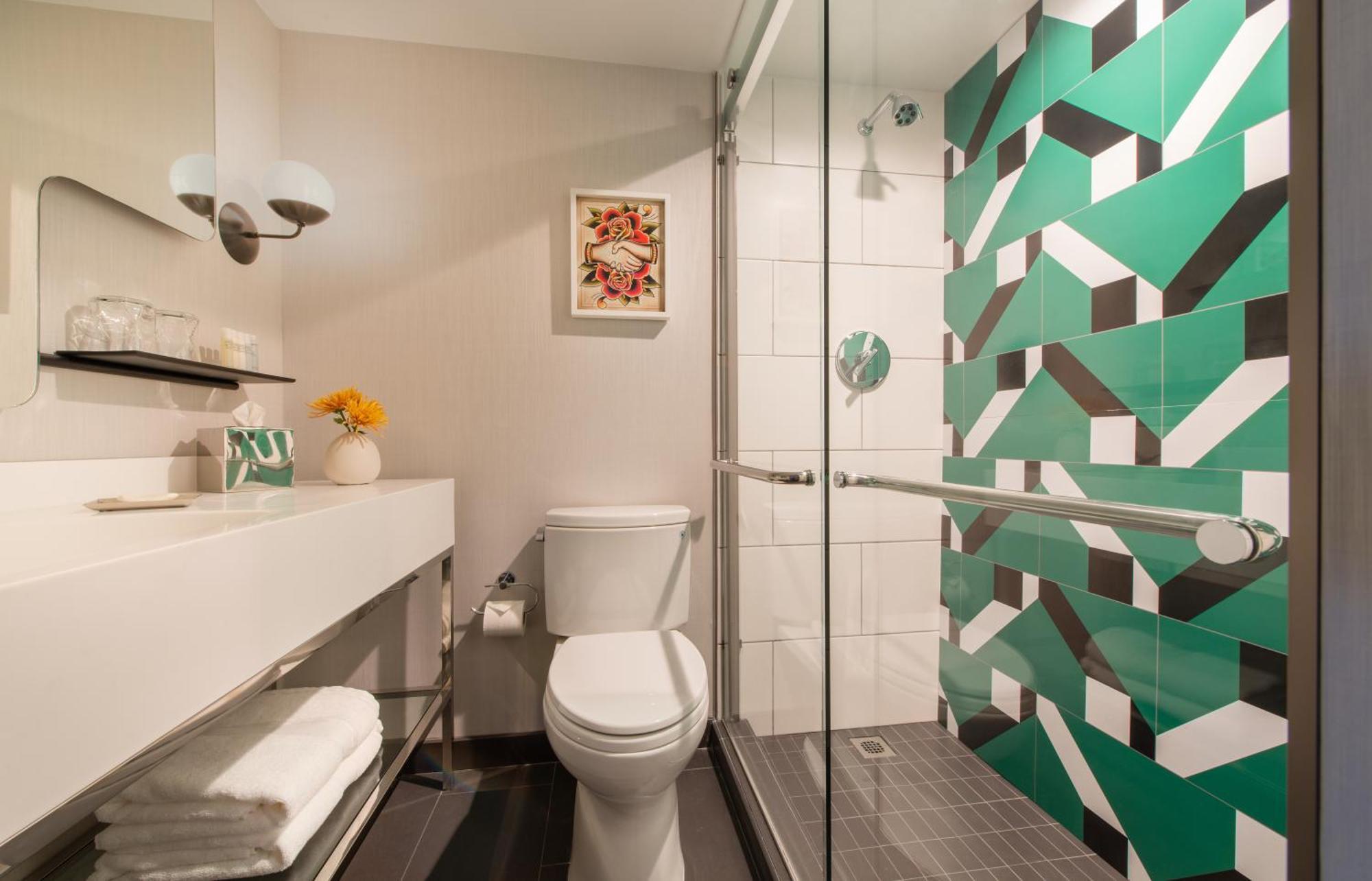 Two Queen Beds,691726866:JPEG