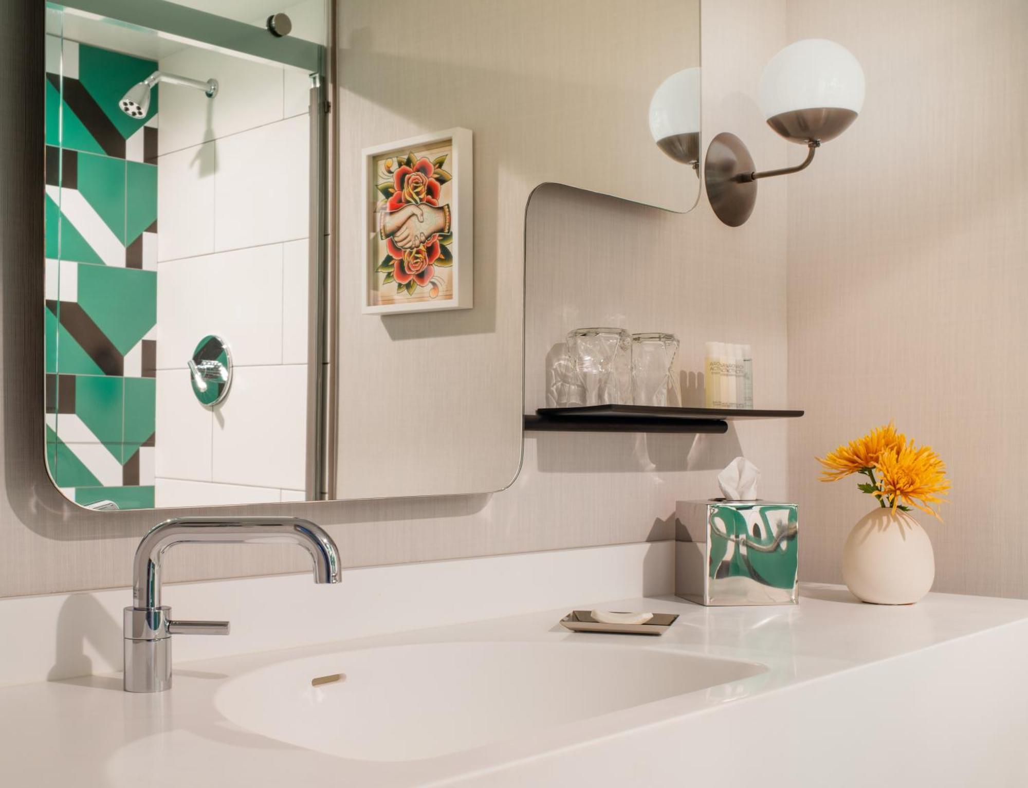 Studio Suite,1210431775:JPEG