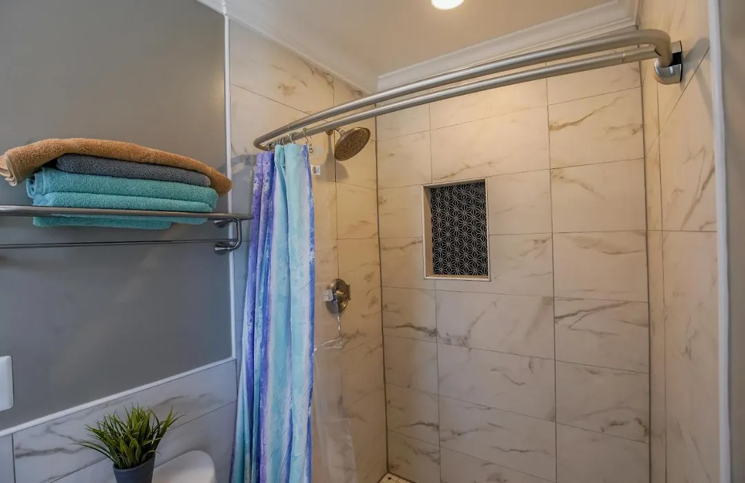 Stylish Rowhouse-Metro-Rokutv-Fastwifi-Freeparking-Longtermstay-1