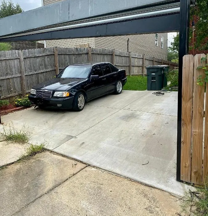 Urban Retreat Basement Studio Only Two Blocks From Metro! Off Street Parking!-1