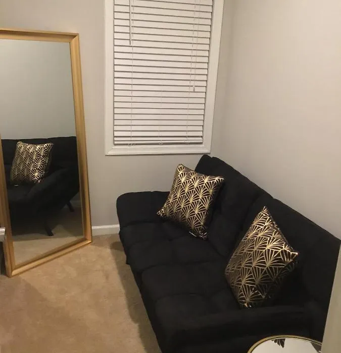 Spacious House Sleeps 5-1