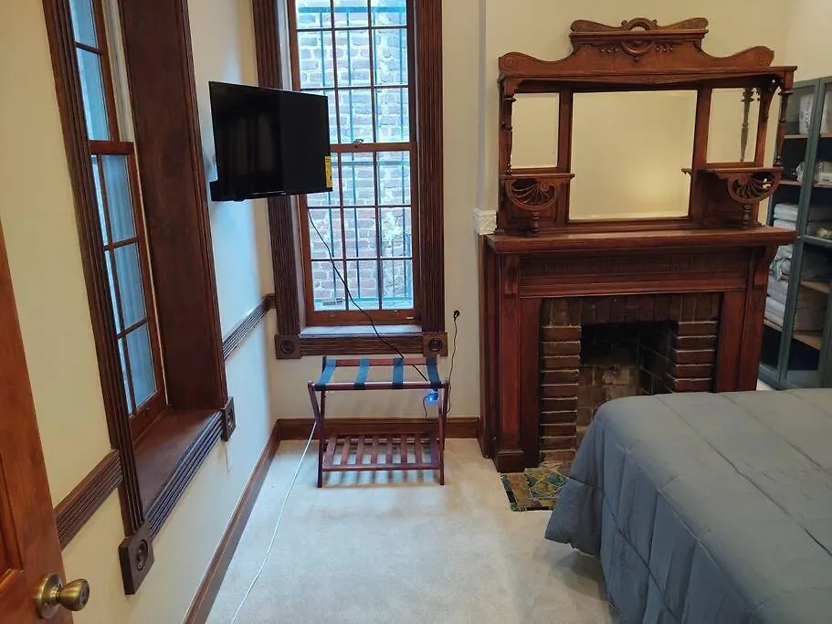 Dupont/Logan Circle Historic One Bedroom-1