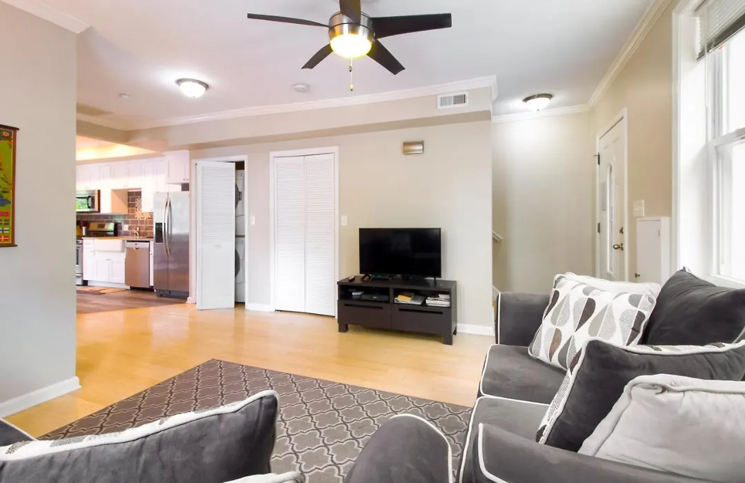 The Gray Corner House By Gallaudet 3 Bedroom 2 Ba-1
