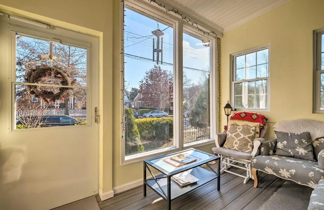 5 Mi To National Mall: Home In Washington Dc-1