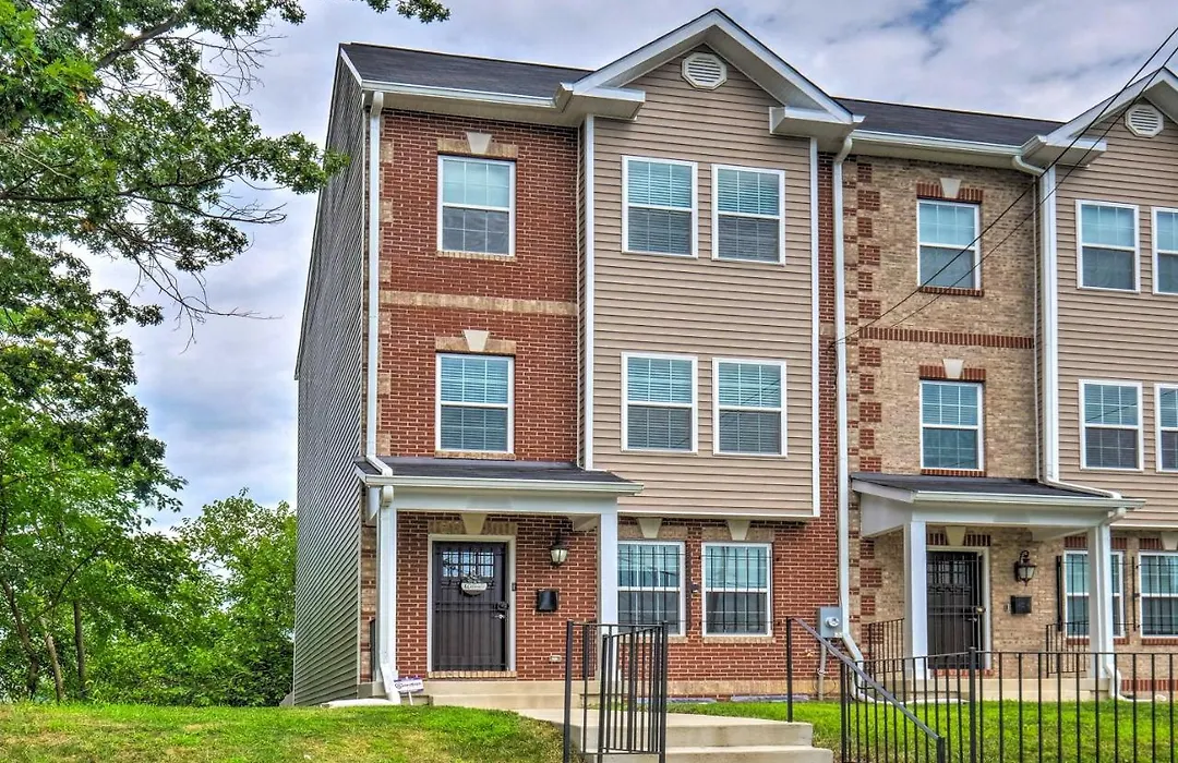 Well-Appointed Townhome Steps To Rec Center!-1