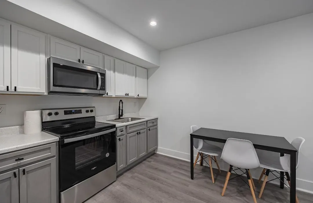 Modern Lux 1 Bedroom Bed Condo-1