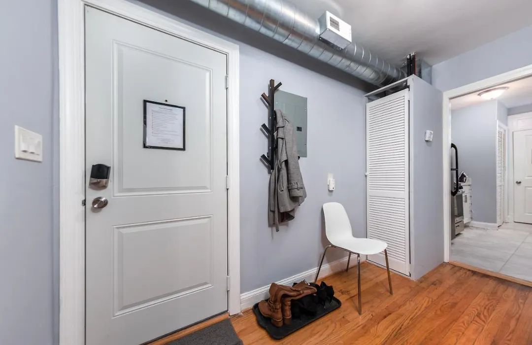Capitol Hill Apartment With Free Parking-1