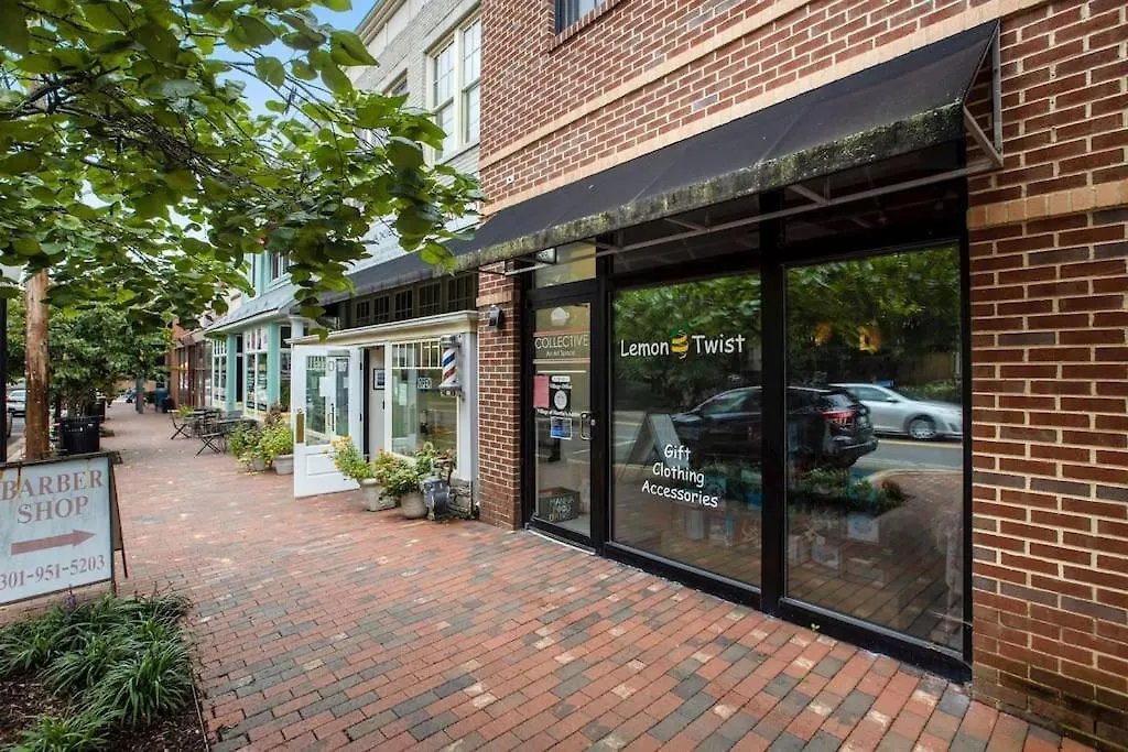 Chevy Chase 4 Bedroom 2 Offices Comfortable Inviting-1