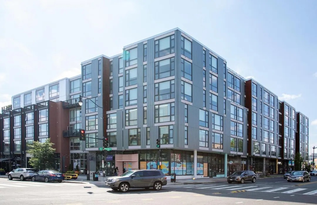 Shaw Jr 1Br W Gym Doorman Nr Entertainment Wdc-680-1