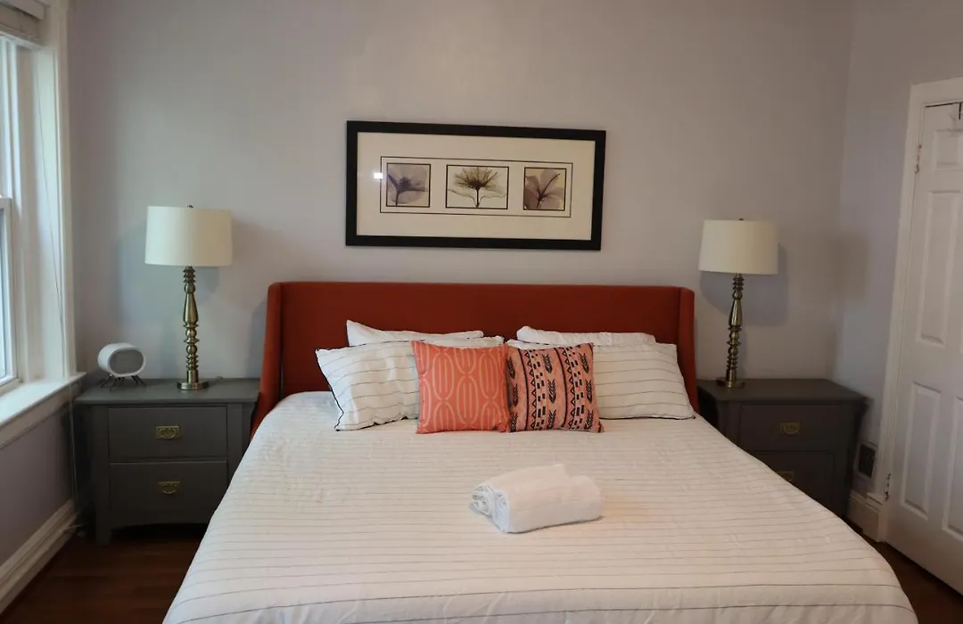 4 Bedroom Downtown Dc With Private Parking Walk Metro Nightlife-1