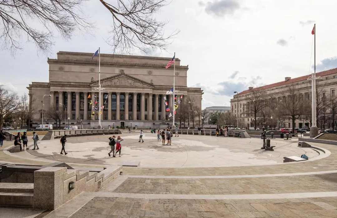 2Br In Penn Quarter W Pool Garden Nr Metro Wdc-245-1