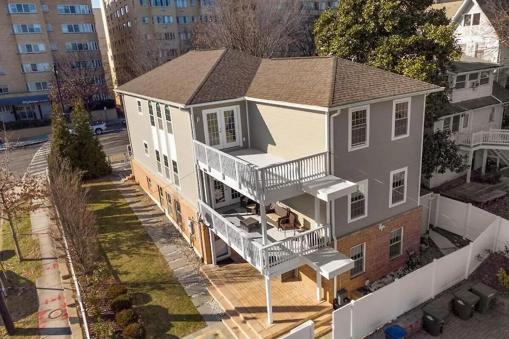 Spacious Home For Gathering: Business Or Family Retreat!-1