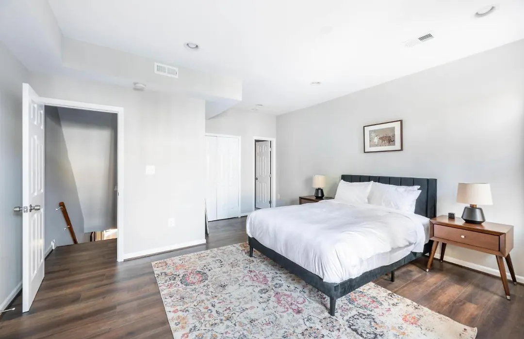 Modern 5Br Columbia Heights Townhouse-1
