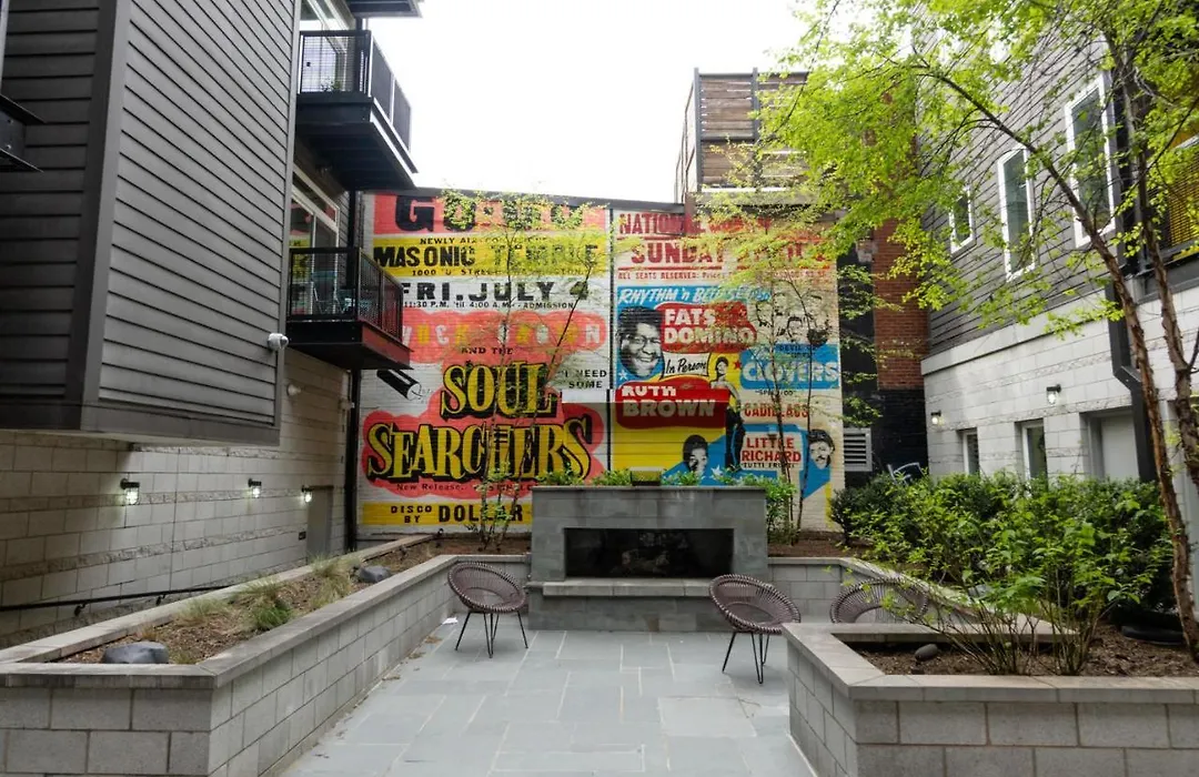 Charming Furnished Studio In Dc Rooftop Deck-1
