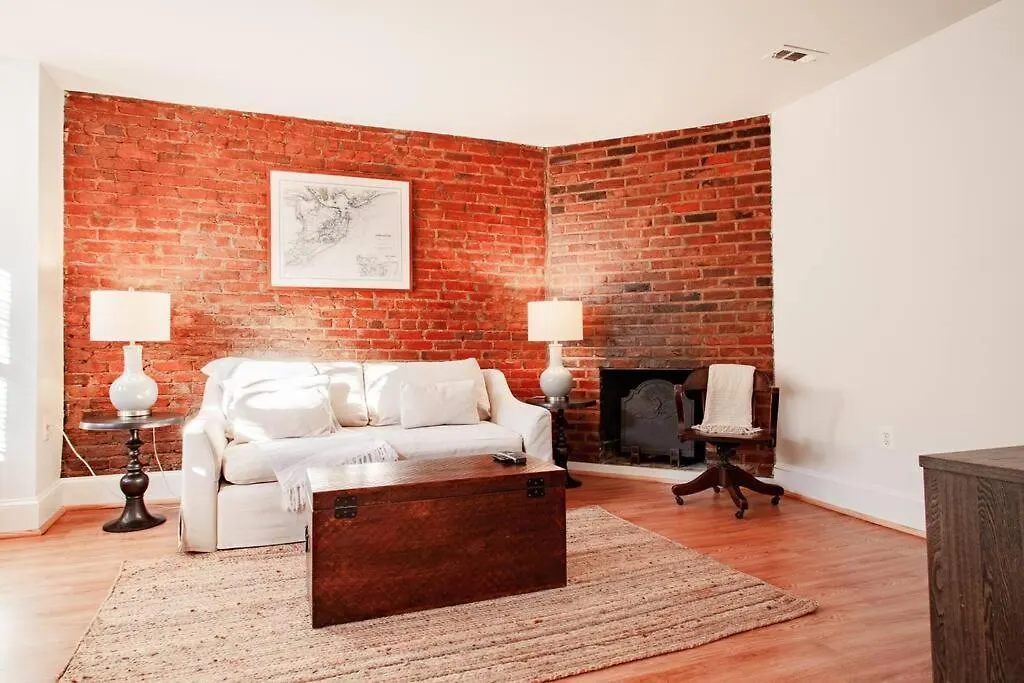 Refreshing & Warm Atmosphere Private 1-Br English Basement With Easy Access To Public Transit-1