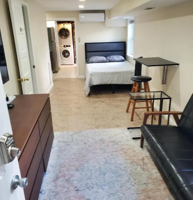 Sts - Single Traveler Studio -Black Door-1