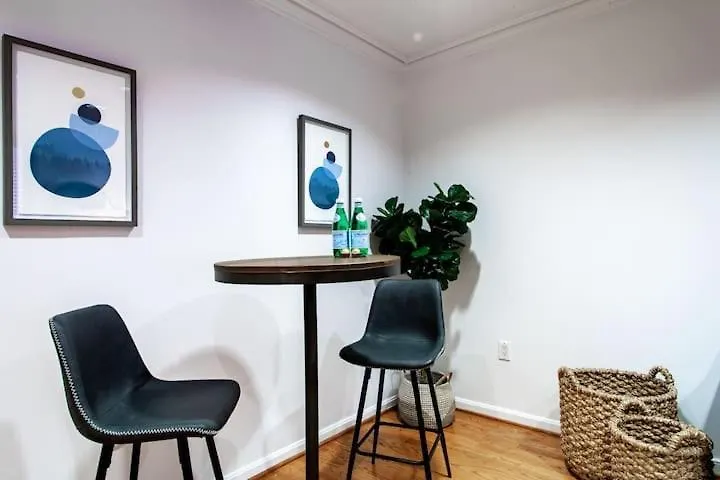 Understated Elegant And Ideal Downtown Designer Units With 2 Units And 4-Brs Walk To The White House & National Mall-1