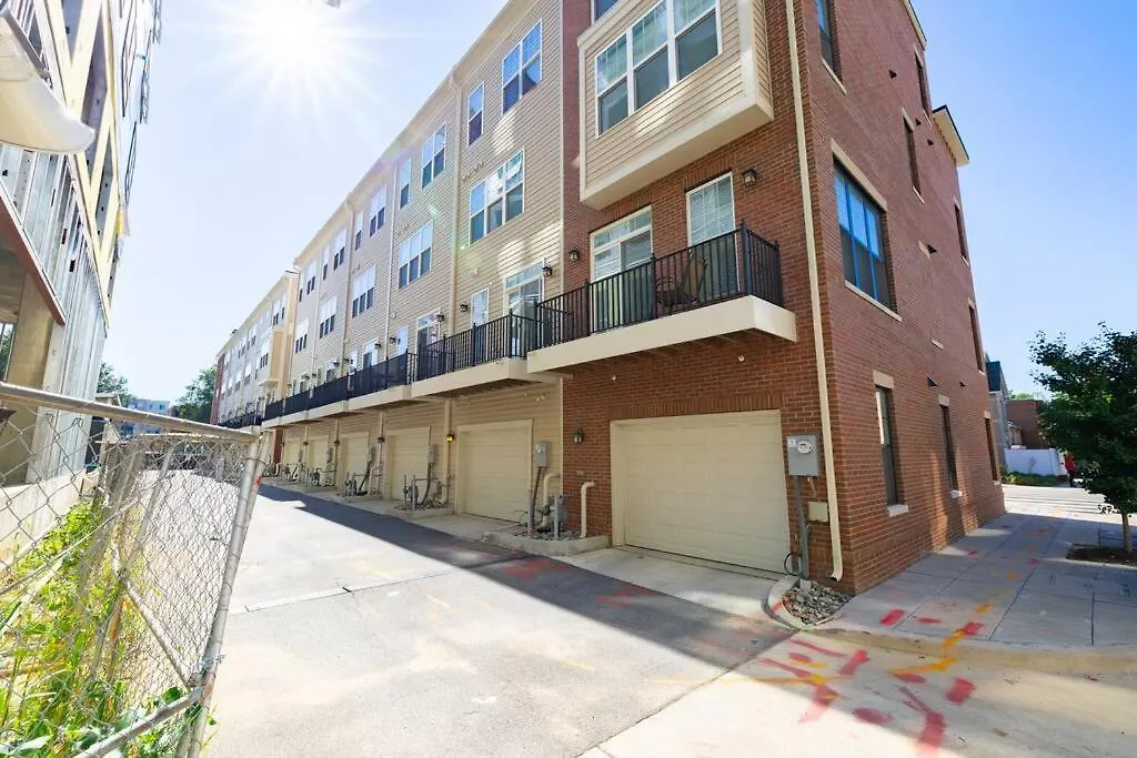 Modern Lux 4 Bedroom Garage Parking-1