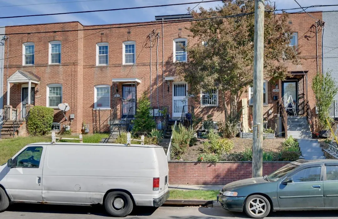 Convenient Dc Studio Near Metro Stop!-1
