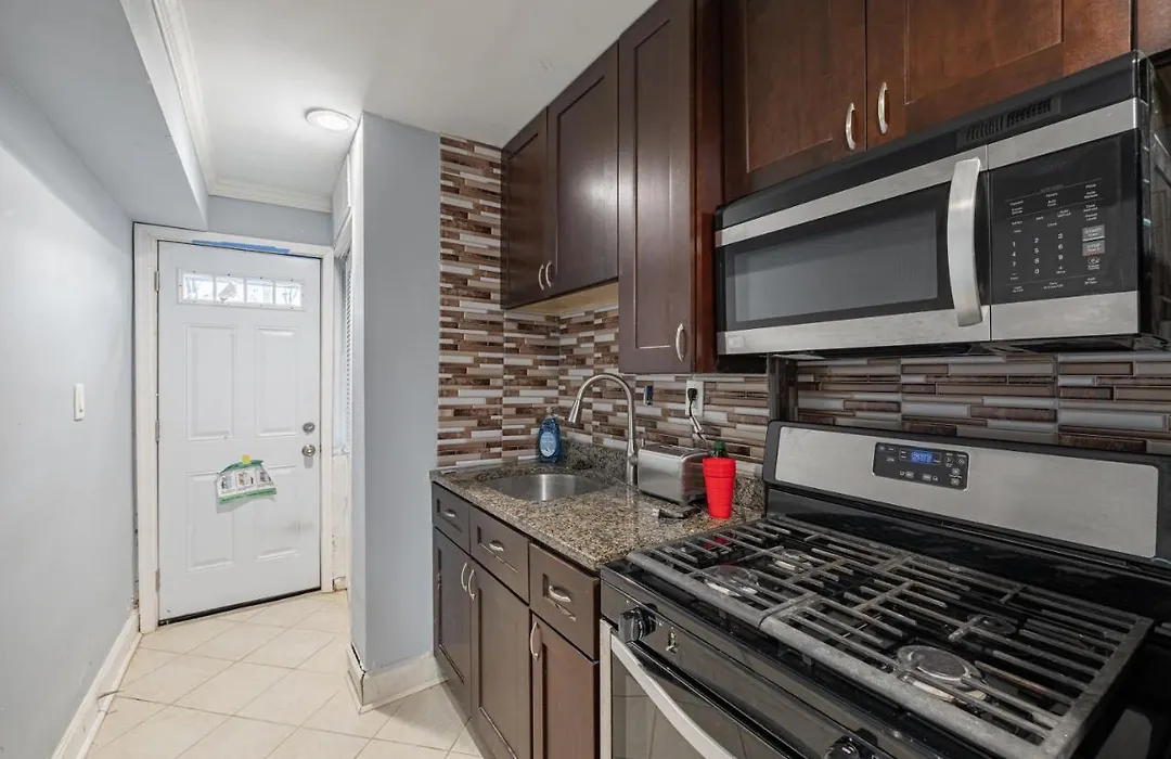 Modern New Building 2 Bedroom Condo Near Sites-1