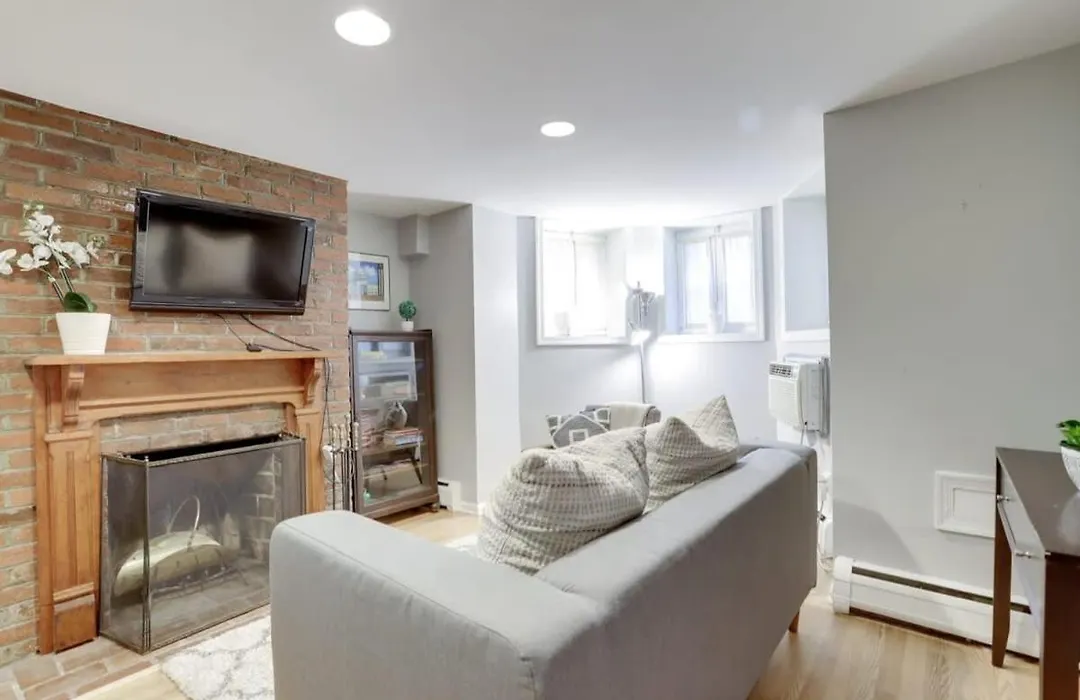 Sojourn Capitol Hill 2 Bedroom Condo With Parking-1