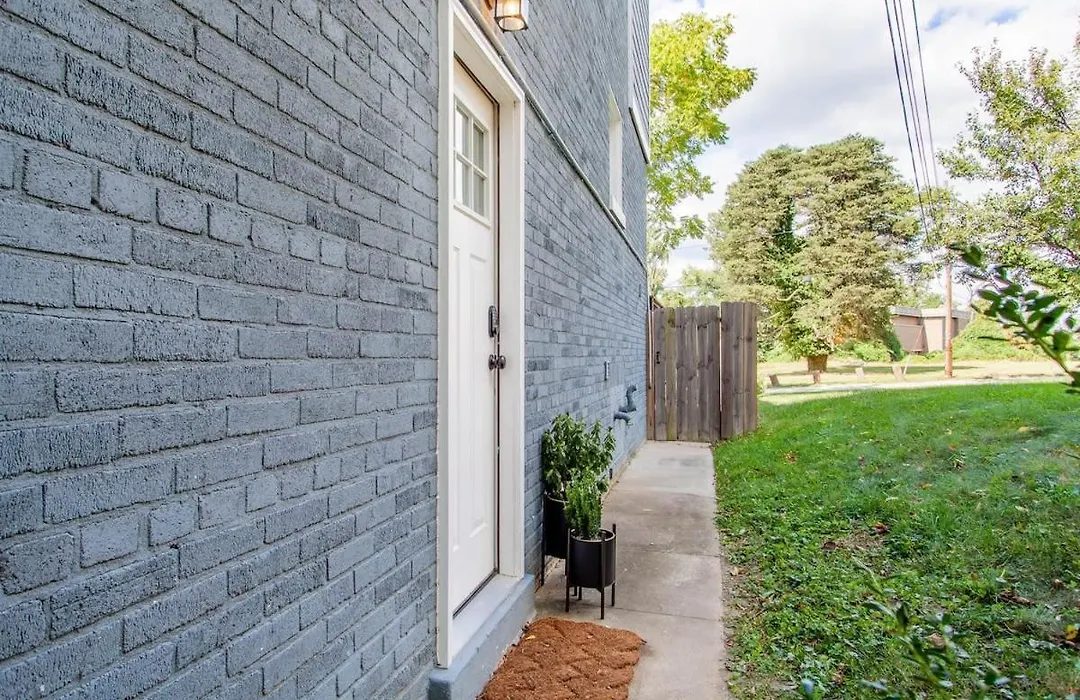 Private 1-Br Dc Residential-Style Stay Parking-1