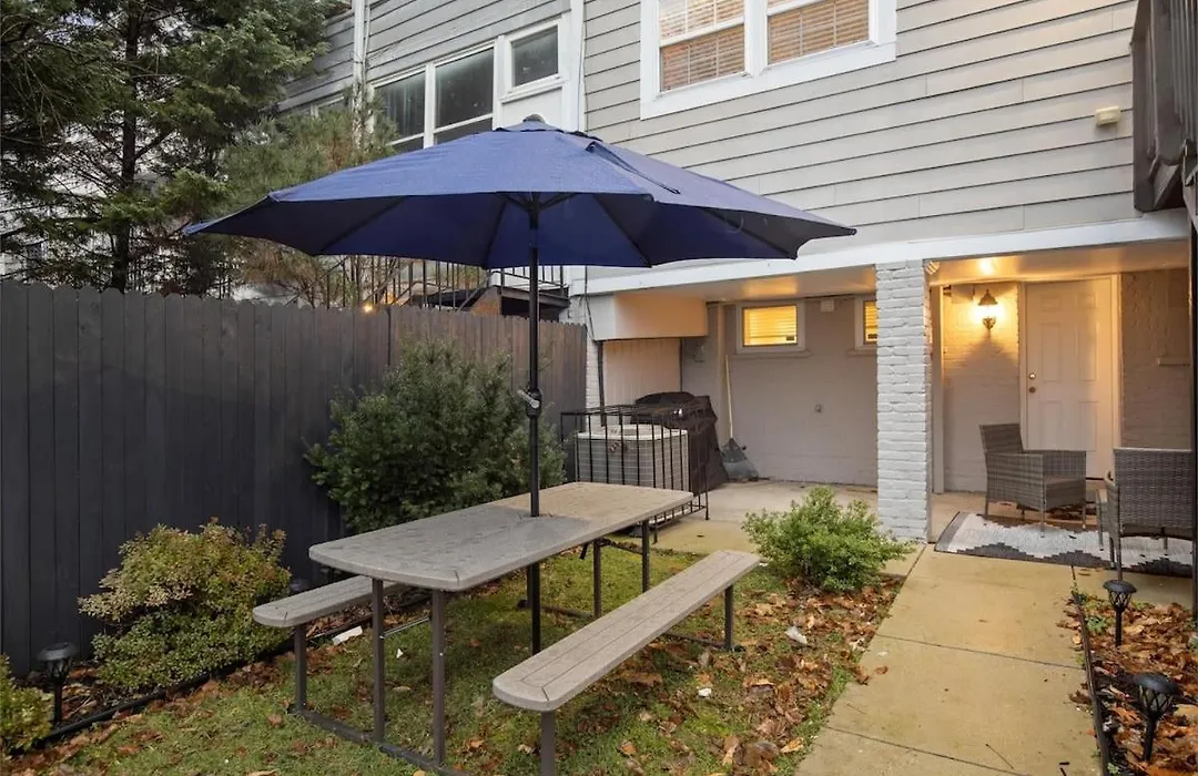 Exceptional 4-Br Homestay Near Rock Creek Park-1