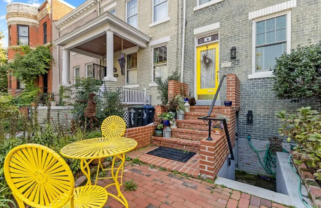 Stylish City Studio In The Heart Of Capitol Hill-1
