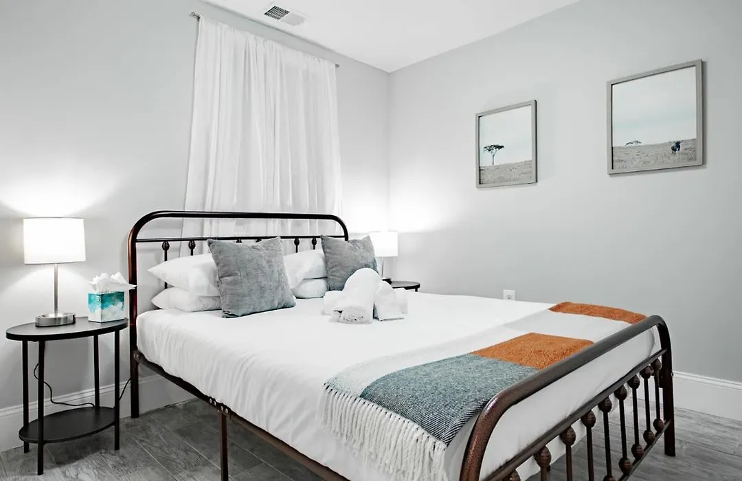 Central Dc Flat Sleeps 3 Convention Center-1