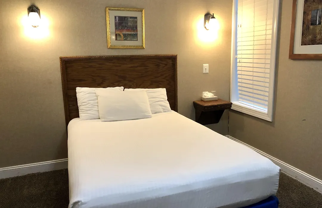 District Hotel-1