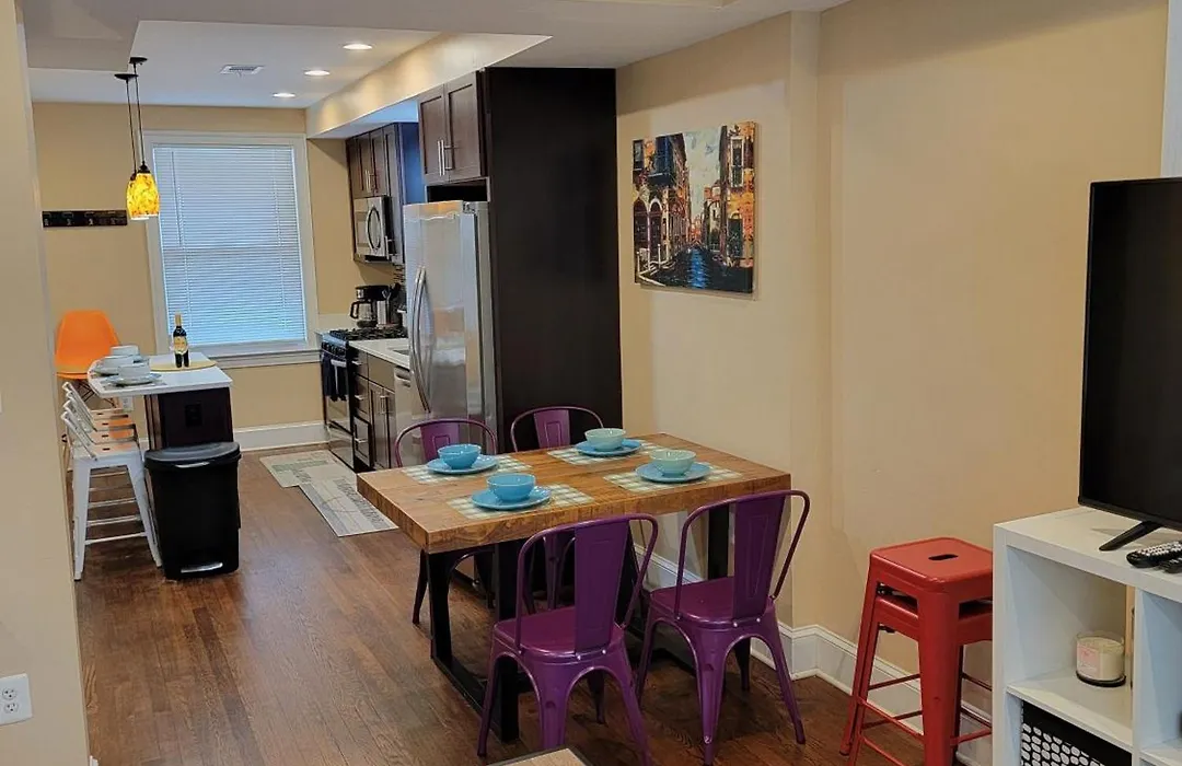 Luxurious Dc Townhome Ideal For Large Families Plus Free Parking-1