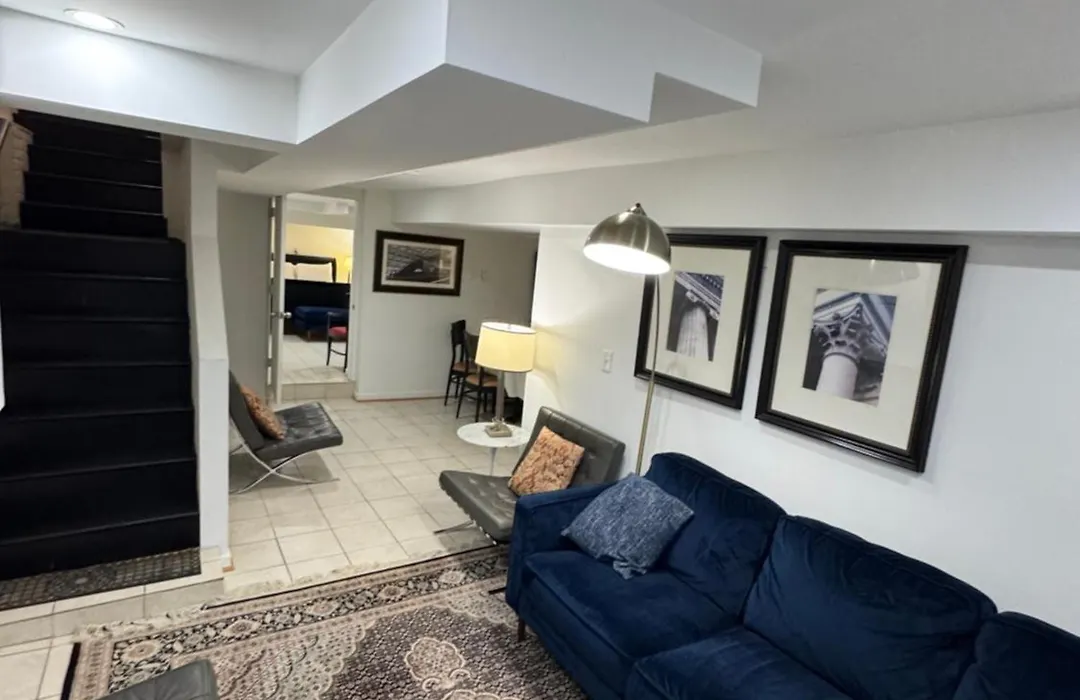 Comfy Basement Home 2 Bdrm1Den 3Queen Beds-1