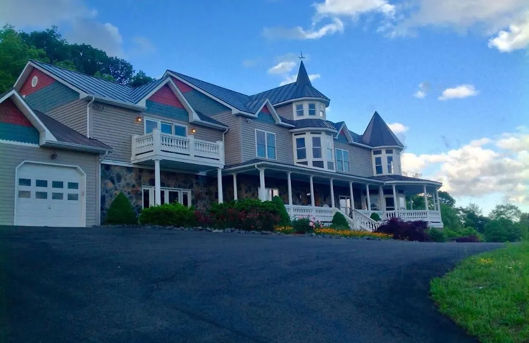 Skyline Vineyard Inn-1