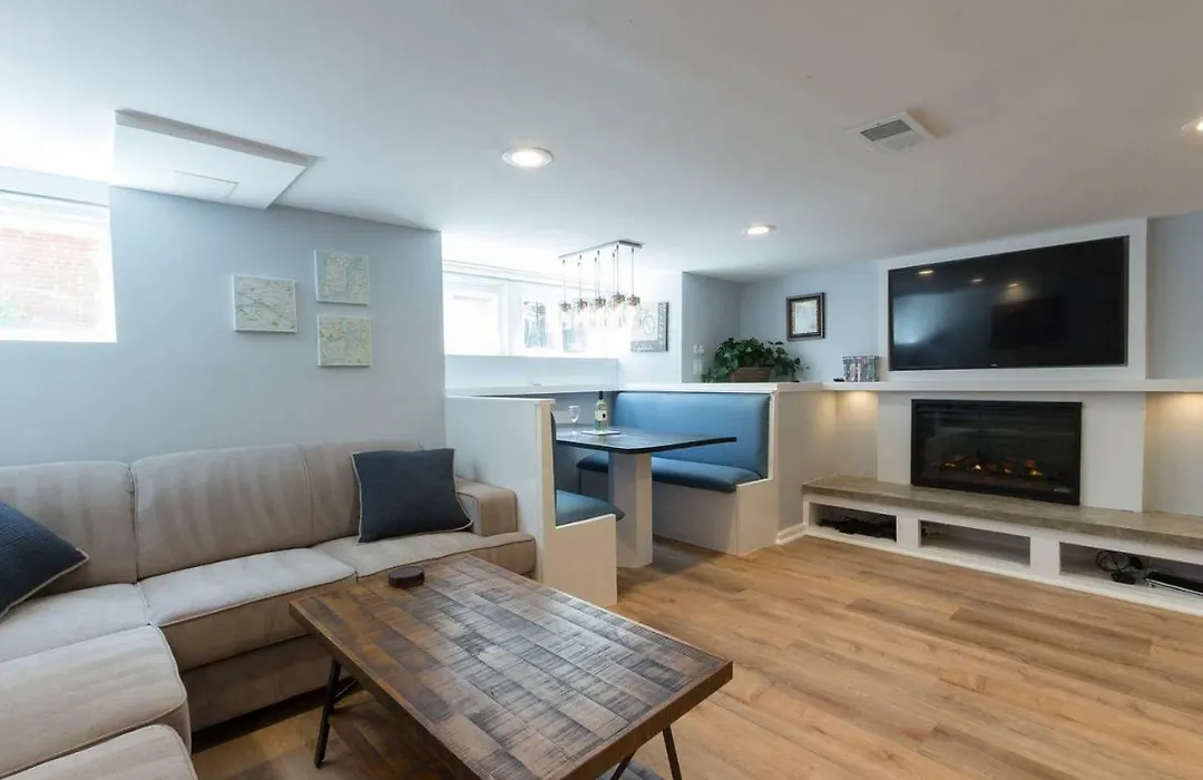 Luxury 2 Bedroom Apartment W/ Free Parking-1