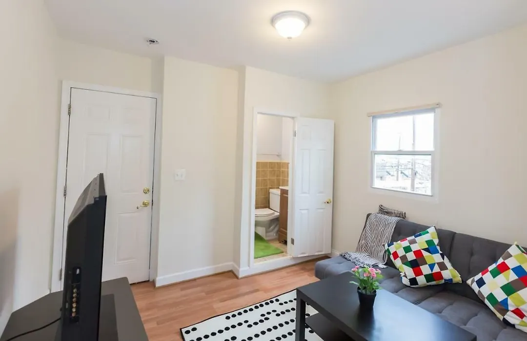 Charming Studio - 3 Min Walk To Petworth Metro Station; 10 Min To Convention Center-1
