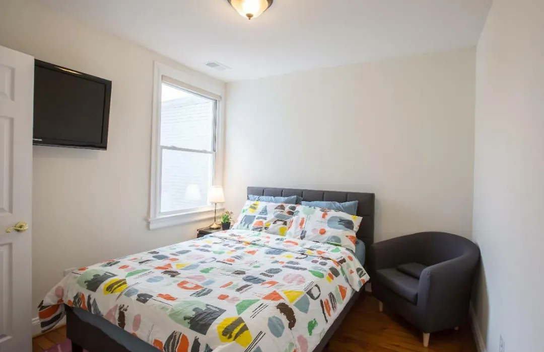 3-Min Walk To Petworth Metro Station ;10 Mins To Convention Center: Private Cozy And Quiet Bedroom And Bathroom-1