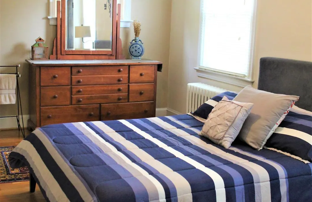 Master Bedroom-Private Bath, Washington Dc-1