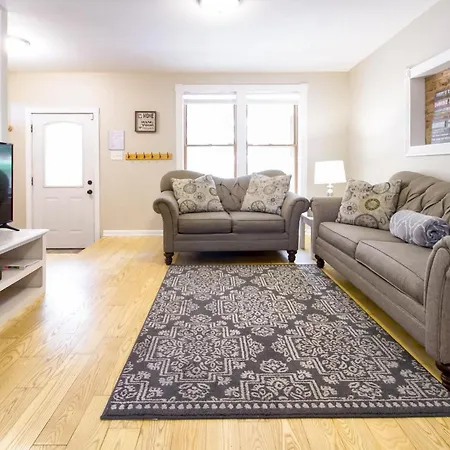 The Gray House By Gallaudet 4 Bedroom 3 Ba-2