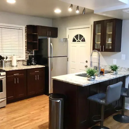 Spacious House Sleeps 5-3