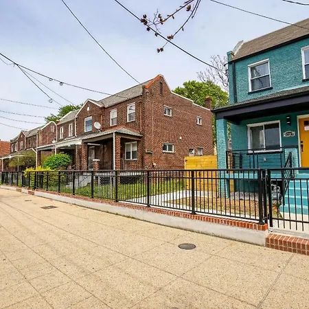 Stylish Rowhouse-Metro-Rokutv-Fastwifi-Freeparking-Longtermstay-3