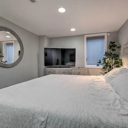 6 Mi To National Mall: Modern Dc Apartment!-3