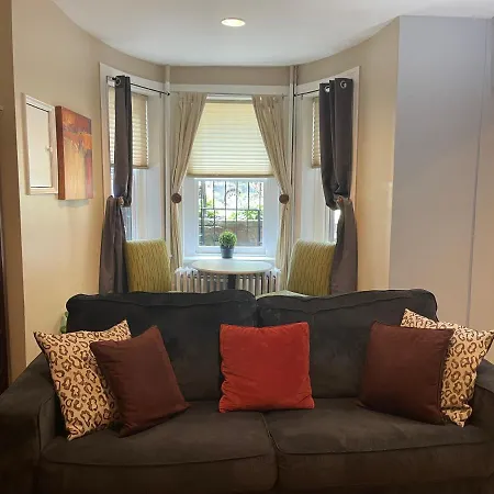 Central Victorian 1-Bed Getaway- National Mall-2