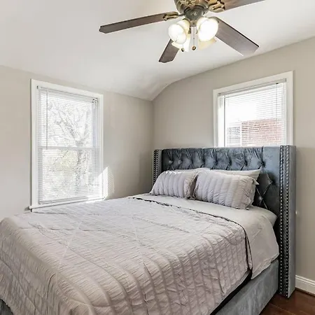 Cozy Semi Detached Home In Ne Dc-3